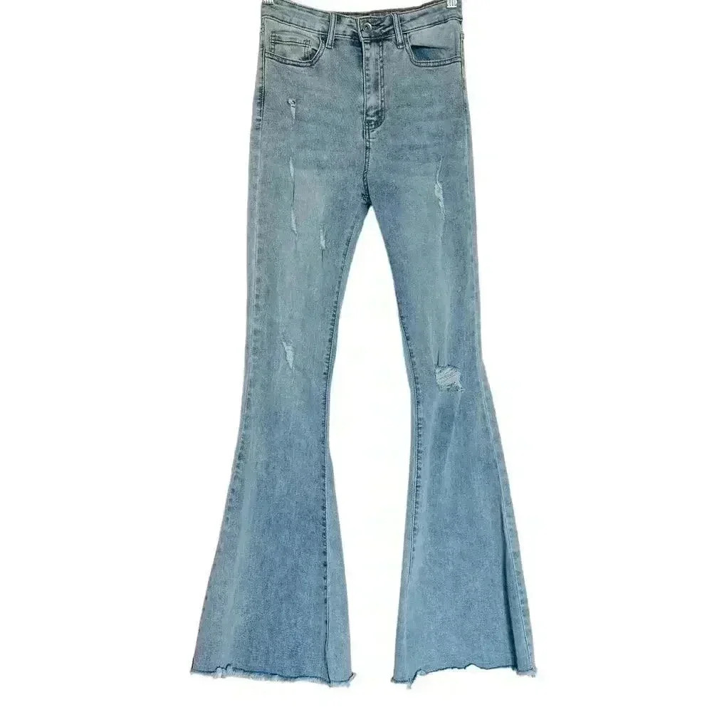 Skinny Fries Women’s Size 5 Flared Raw Hem Distressed Light Wash Jeans
